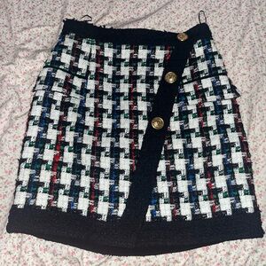 The cutest, classy Balmain Houndstooth tweed mini skirt😍